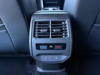 SEAT Leon 1.4 TSI eHybrid PHEV FR 204PK Trekhaak Camera Carplay ACC / 21