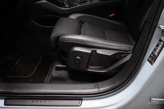 Volvo XC40 2.0 T4 | PANORAMADAK | BLIS | DAB | APPLE | ON CALL | 20" / 30