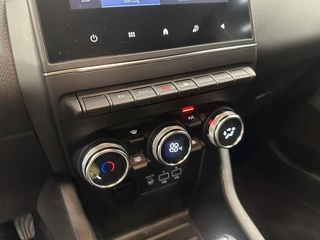 Renault Clio 1.6 E-Tech Hybrid 140 Zen CARPLAY NAVI CRUISE. / 26