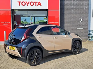 Toyota Aygo X ENVY CABRIO PDC STOELVERWARMING ELEKTRISCH VOUWDAK ZWARTE VELGEN / 2