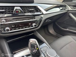 BMW 5-serie Touring 530i xDrive / Panoramadak / M-sport / 23