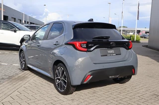 Toyota Yaris 1.5 Hybrid 115 DYNAMIC NIEUW DIRECT LEVERBAAR! STOEL/STUURVERW PARK-SENSOREN BLIND SPOT NAVI 17'' LM-VELGEN CAMERA APPLE/ANDROID / 4