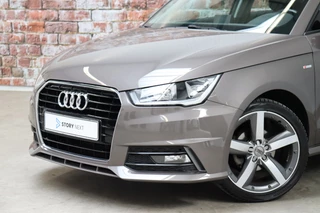 Audi A1 Sportback 1.0 TFSI 96pk Adrenalin 5 deurs  / Navigatie / Bluetooth / S Line Exterieur / Cruise Control / LED Achterlichten / Mistlampen / Lederen Sportstuur / Multifunctioneel Stuurwiel / 17 Inch / 2