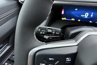 Jeep Compass Altitude 74 kWh | DEMO | 8 Jaar Speciale Garantie | Navigatie | Adapt. Cruise control | Climate control | Stoel- en stuurverwarming | Keyless | Zwart dak | 19" Lichtmetalen velgen / 19