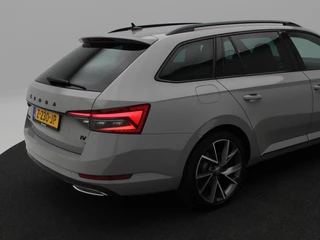 Škoda Superb Combi 1.4 TSI iV Sportline Business | Trekhaak | Camera | Stoel/Stuur Verwarming | Carplay | Navigatie | Climatronic | 19 Inch | 39.084 Km !! / 38