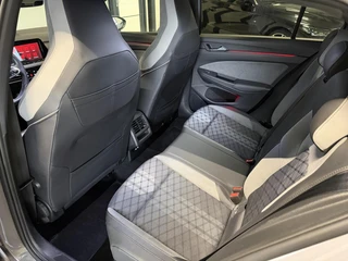 Volkswagen Golf 1.5 eTSI R-Line Pano Virtual Camera IQ Light / 35