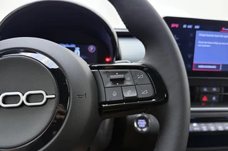 Fiat 600 1.2 Turbo 145pk Hybrid Automaat Sport | DEMO | Tot 8 jaar garantie | Navigatie | Achteruitrijcamera | Elektrische achterklep | LED Matrix koplampen | Sportief interieur | 18" Lichtmetalen velgen | Zwart dak / 25