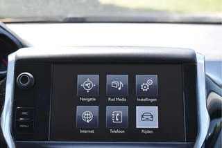 Peugeot 208 1.2 PureTech Style  | NL-Auto | Navi | Cruise Control | Airco | Bluetooth | Park.sensoren | LM-Velgen | NAP / 20