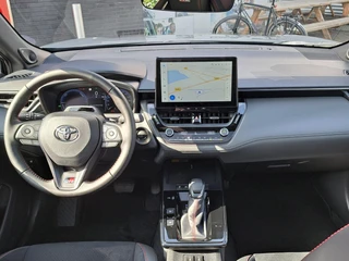 Toyota Corolla Cross Hybrid 180 GR Sport NIEUW! PLUS PACK STOEL/STUURWIELVERWARMING ELEK. ACHTERKLEP / 6
