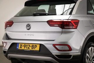 Volkswagen T-Roc 1.5 TSI Style | IQ LIGHT | STOELVERWARMING | CLIMA | APP CONNECT | DAB | PDC / 22