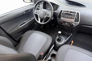 Hyundai i20 1.2i i-Vision / 17