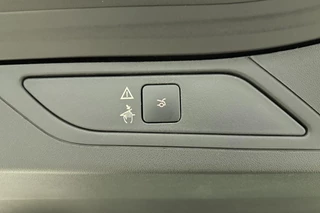 Citroen C4 SpaceTourer 1.2T Business | 130PK | Automaat | Elektrische achterklep | Climate Control | Navigatie | Cruise Control | Camera achter | Stoelen voor met massagefunctie | Slechts 44.336 km! / 14