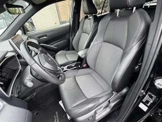 Toyota Corolla Cross 2.0 HYBRID 184PK FIRST-EDITION BLIND-SPOT EL-ACHTERKLEP LM-VELGEN KEYLESS PARK-SENSOREN STOELVERW DRAADLOOS-LADEN AD-CRUISE BLUETOOTH / 14