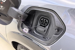 Peugeot e-208 EV GT Avantage 51 kWh Alcantara® Executive Interior l Drive Assist Plus Pack l Navigation Pack l Vision Pack l Matrix LED l Apple Carplay & Android Auto l 360 Camera l Navigatie Full-Map / 19