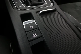 Volkswagen Passat Variant 1.5 TSI Elegance (Automaat) + Trekhaak / 24
