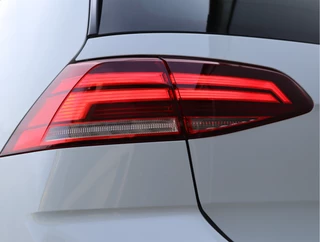Volkswagen Golf 1.0 TSI Highline R-line  | Panoramadak | Camera | Virtual | LED / 16