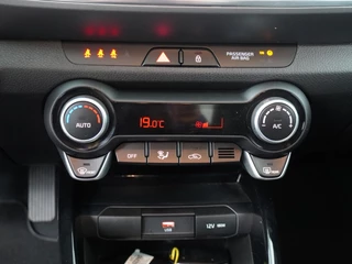 Kia Stonic 1.0 T-GDi MHEV DynamicPlusLine  - Apple Carplay/Android Auto - Cruise Control - Climate Control - Navigatie - Stuur/Stoel Verwarming - 7 Jaar of 150.000km Fabrieksgarantie / 32