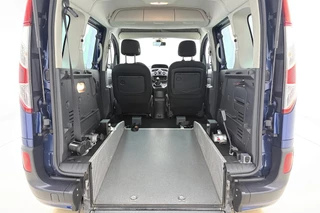Renault Kangoo Family Rolstoelbus | Invalide vervoer | Rolstoelsauto handgeschakeld | Rolstoellift | Airco | Verlaagde vloer achterin | Oprijplaat of elektrische rolstoellift | 3-punts rolstoelgordelsysteem | Elektrische spanbanden | Extra lange veiligheidsgordels | Antislip-oprijplaat | Rolstoelplaats achter bestuurder/passagier | Versterkte vloerconstructie / 11
