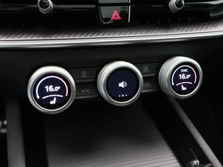 Skoda Superb Combi 1.5 TSi 204 Pk PHEV Sportline Business | Trekhaak | Carplay | Canton Audio | Head-up Display | Panoramadak | Virtual Cockpit | Adaptive Cruise | 19 Inch / 36
