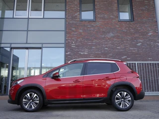 Peugeot 2008 1.2 PureTech Allure 110pk | Extra getint glas | Achteruitrijcamera | Climate control | Apple carplay/Android auto | Lage km.stand | Lichtmetalen velgen | Regensensor / 6