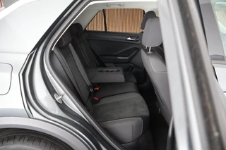 Volkswagen T-Roc 1.5 TSI 150pk DSG Style Trekhaak Camera Stoelverwarming Massage Virtual Cockpit Navigatie / 13