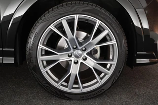 Audi Q3 35 TFSI 150pk Business Edition Trekhaak Camera Stoelverwarming LED Virtual Cockpit Navigatie Panoramadak / 45