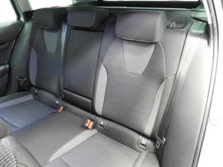 Skoda Octavia Combi 1.0 TSI Business Edition NAVI/TREKH./CLIMA/LED/16"LMV! / 28