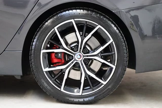 BMW 5 Serie Touring 520i High Executive M Sport Pakket Automaat  / Trekhaak / Panoramadak / Stoelverwarming / Nappa Leder / Comfortstoelen / Achteruitrijcamera / Apple Carplay / Driving Assistant / Cruise Control / Navigatie Professional / Adaptief Onderstel / 13