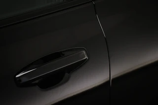 Volvo V60 2.0 B4 Ultimate Dark | PANORAMADAK | HEAD UP | STANDKACHEL | ACHTERBANKVERWARMING | 360 CAMERA | 20" / 24