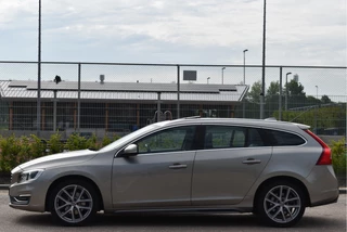 Volvo V60 2.0 T4 Summum 191 pk Luxury Line Winter | Vol | NL-Auto | Trekhaak | Open dak | Standkachel | Elekt.stoelen | Camera | LED/Xenon | 4-Seasons / 2