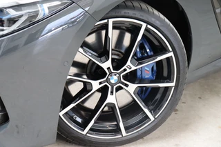 BMW 8 Serie M850i xDrive High Executive M Sport Pakket Automaat  / Live Cockpit Professional / Individual Leder Merino / Driving Assistant / Carbon Exterieur / Active Steering / Laserlight / M Sportremsysteem / Active Cruise Control met Stop en Go-functie / M Sportdifferentieel / Shadow Line / Achteruitrijcamera / Harman Kardon / 11