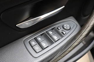 BMW 3 Serie Gran Turismo 335i xDrive High Executive M Sport Pakket Automaat  / Navigatiesysteem Professional / Panoramadak / Trekhaak / Leder / Innovatiepakket / 18 Inch / Shadow Line / Active Cruise Control met Stop en Go-functie / Stoelverwarming / Climate Control / Xenon / Extra Getint Glas / 25