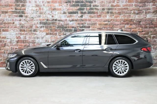 BMW 5 Serie Touring 520i High Executive Luxury Line Automaat  / Live Cockpit Professional / Laser Light / Cruise Control / Achteruitrijcamera / Stoelverwarming / Climate Control / Comfort Stoelen / Parking Assistant / 18 Inch / 4