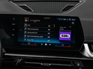 BMW iX1 eDrive20 67 kWh M Sport | SOH 100% | Trekhaak | Harman/Kardon | Keyless | LED | Camera | Navigatie | 18" / 23