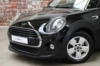 MINI Cooper Hatchback Business 3 deurs  / Navigatiesysteem / Airconditioning / Cruise Control / Bluetooth / Audio / 15 Inch / Elektrisch Pakket / 2