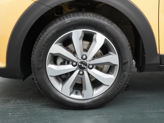 Kia Stonic 1.0 T-GDi MHEV DynamicPlusLine  - Stoel/Stuurverwarming - Lichtmetalen Velgen - Navigatie - LED Koplampen - Cruise Control - Fabrieksgarantie Tot 2031 / 17
