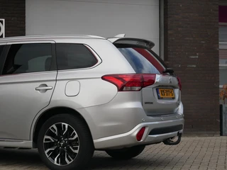 Mitsubishi Outlander 2.0 PHEV Premium Trekhaak| Camera| NAP / 25