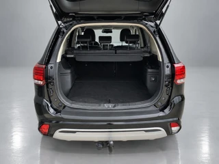 Mitsubishi Outlander 2.4 PHEV Intense+ 4WD 225 pk AUT. | 1e eigenaar | navigatie | trekhaak | elektr. v. stoel | carplay | alcantara / 22
