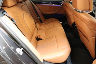 BMW 5 Serie Touring 520i High Executive Luxury Line Automaat  / Live Cockpit Professional / Laser Light / Cruise Control / Achteruitrijcamera / Stoelverwarming / Climate Control / Comfort Stoelen / Parking Assistant / 18 Inch / 18