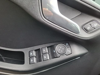 Ford Fiesta 1.0 EcoBoost Titanium * Navigatiesysteem * LM Velgen * Climate Control * / 18