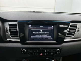 Kia Niro 1.6 GDi PHEV DynamicLine Automaat | Adaptive Cruise | Stoel/Stuurverwarming | CarPlay | Camera | Trekhaak / 19