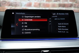 BMW 5 Series Touring 520i High Executive M Sport Pakket Automaat  / Navigatiesysteem Professional / Panoramadak / Comfortstoelen / Driving Assistant Plus / 19 Inch / Stoelverwarming voor+achter / Achteruitrijcamera / Hifi / Adaptieve LED-koplampen / Leder / DAB / 31