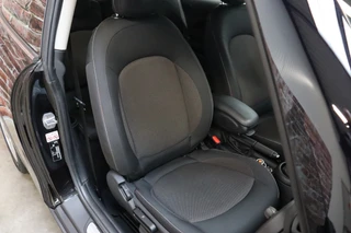 MINI Cooper Hatchback Business 3 deurs  / Navigatiesysteem / Airconditioning / Cruise Control / Bluetooth / Audio / 15 Inch / Elektrisch Pakket / 17