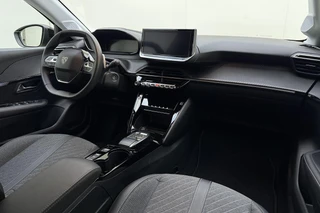 Peugeot 208 1.2 Hybrid 110 e-DCS6 Allure | Parkeersensoren | Appel Carplay/Android Auto draadloos | Climate Control | Cruise Control | Privacy Glass / 15