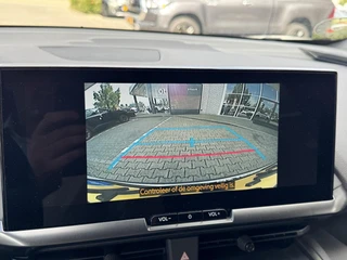 Toyota C-HR 2.0 PLUG-IN HYBRID 220 FIRST EDITION STOEL/STUURVERW BLIND-SPOT PARK-SENSOREN NAVI APPLE/ANDROID EL-ACHTERKLEP 18" LM-VELGEN / 31