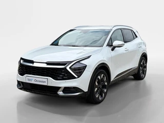 Kia Sportage 1.6 T-GDi Plug-in Hybrid AWD DynamicLine Luxury | Apple Carplay / Android Auto | Navigatiesysteem | Stoel + Stuurverwarming | Elektrisch Verstelbare Bestuurdersstoel | Licht + Regensensor | Parkeersensoren Voor + Achter | Camera Achter | Cruise Control Adaptief | Rijstrooksensor + Correctie | 19"Lichtmetalen Velgen