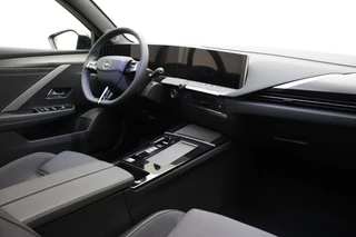 Opel Astra 1.2 Turbo 145pk Hybrid GS 145 PK Automaat | Navigatie | Panoramisch schuif/kanteldak | Stoel & Stuurverwarming | Climate control | Rondomzicht camera | Extra getint glas | 18" Lichtmetalen velgen / 4