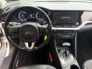 Kia Niro 1.6 GDi Hybrid DynamicLine | Navigatie | Apple Carplay / Android Auto | Climate Control | Achterruitrij Camera | Lichtmetalen Velgen | / 19