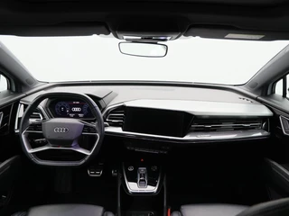 Audi Q4 e-tron 40 Launch edition S Competition 77 kWh 204 Pk | Stoelverwarming | Panorama dak | Adaptive Cruise | Matrix LED | Camera | CarPlay | 21 inch | 93.167 Km !! / 43