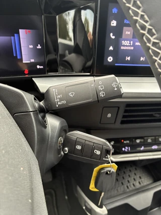 Opel Frontera 1.2 Turbo 145Pk Automaat Hybrid GS | DEMO | Climate control | Navigatie | Winterpakket | Camera | Parkpilot | Led | Private-Glas | Elektrisch Pakket | LM-Velgen / 28